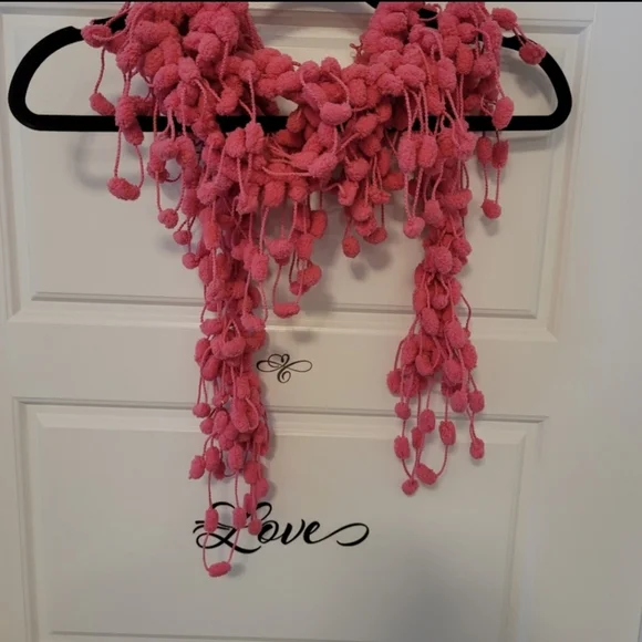 Scarfs - Picture 3 of 13